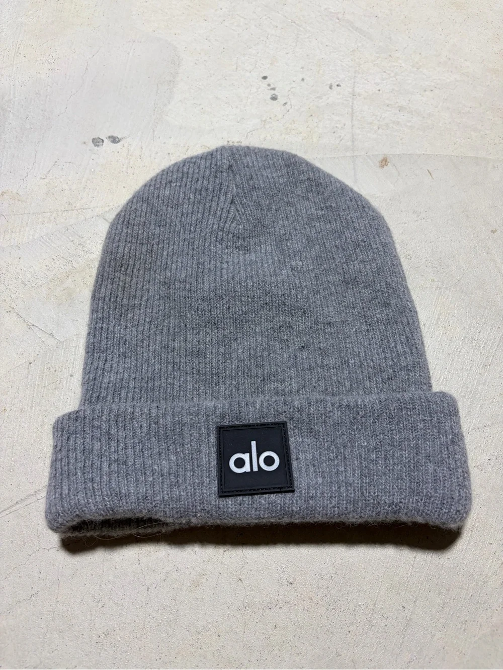 ALO Yoga Gray Ribbed everyday beanie Logo